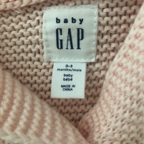 Gap sweater 0-3 months never worn - Picture 6 of 7
